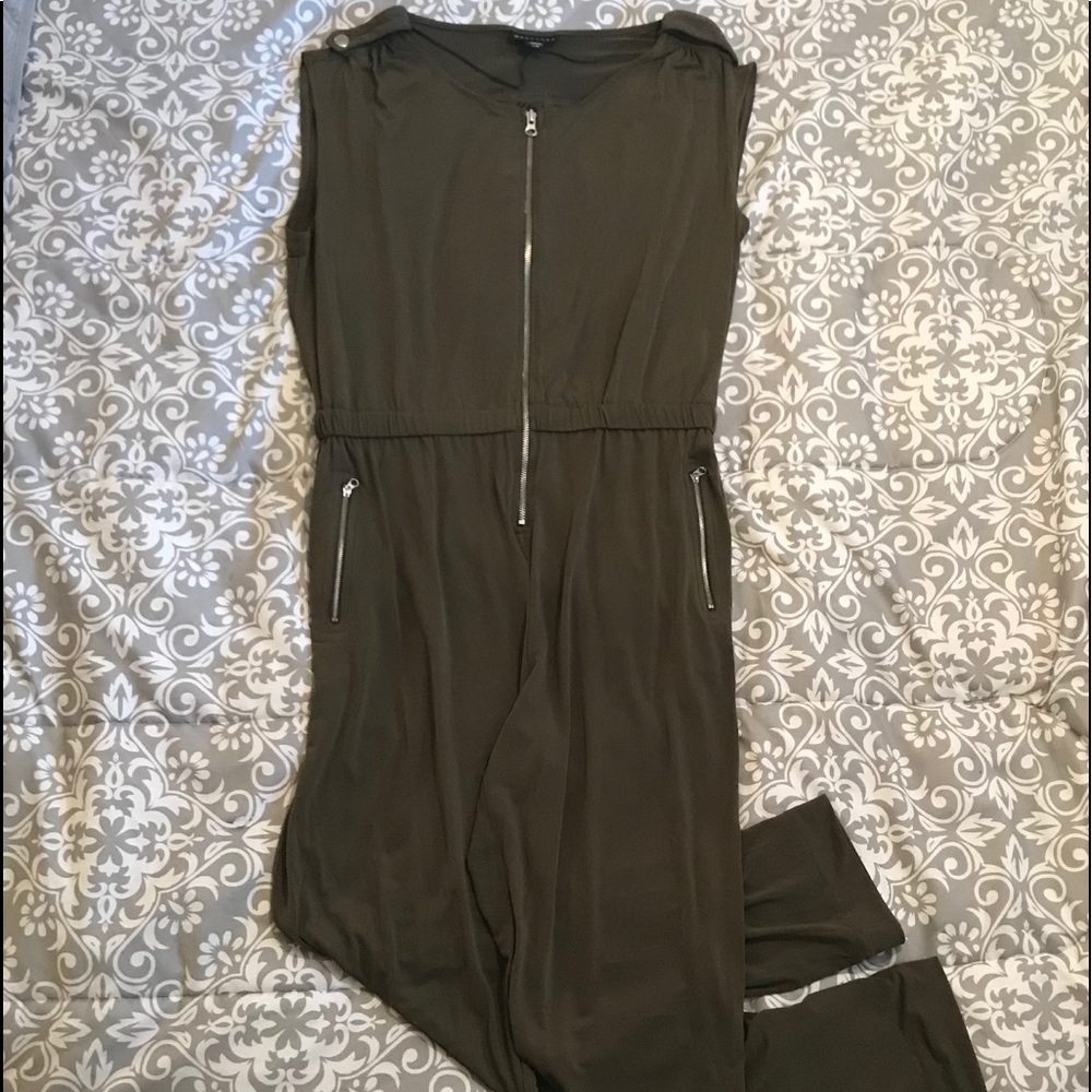 ARMY GREEN JUMPSUIT WITH POCKETS